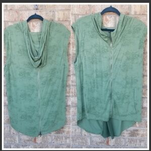 Yest Olive Full Zip Sleeveless Hoodie (Size 10/ L) Pockets Stretchy Zip Back Gym